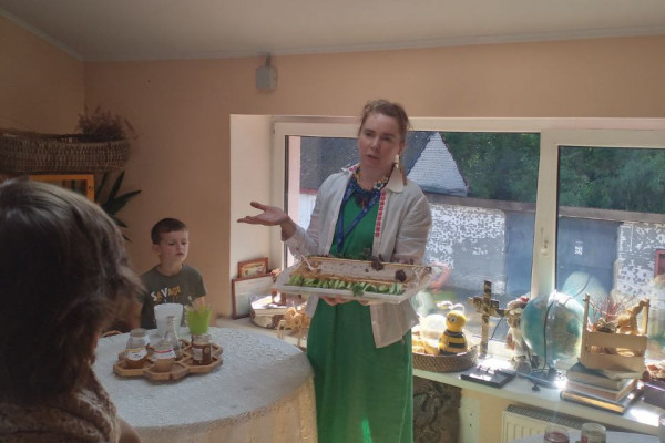 photo_5370968629736229350_y