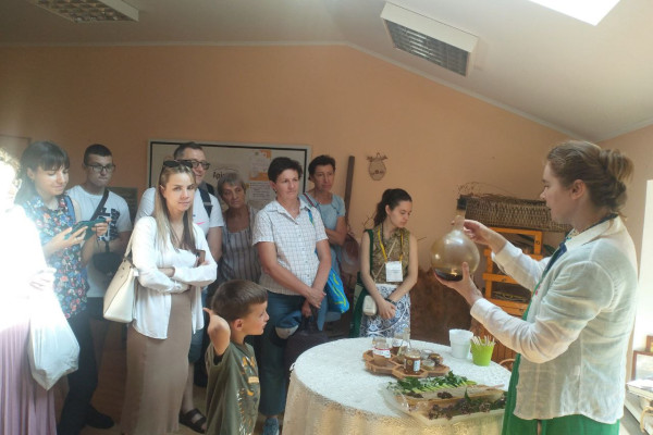 photo_5370968629736229352_y