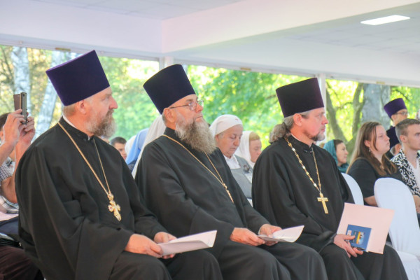 photo_5465637534370483824_y