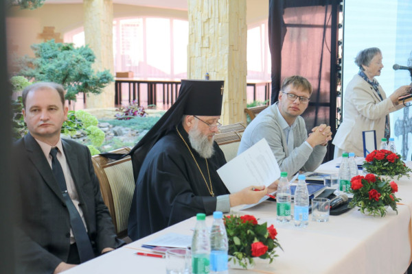 photo_5465637534370483825_y