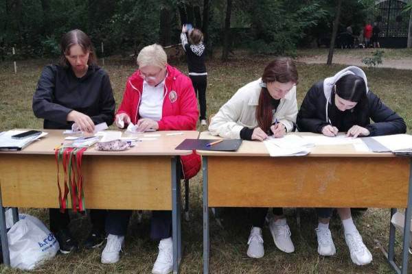 photo_5246990979943222969_y