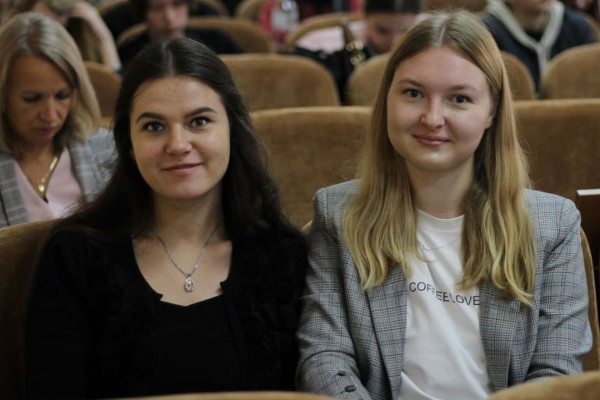 photo_5269425724434009962_y