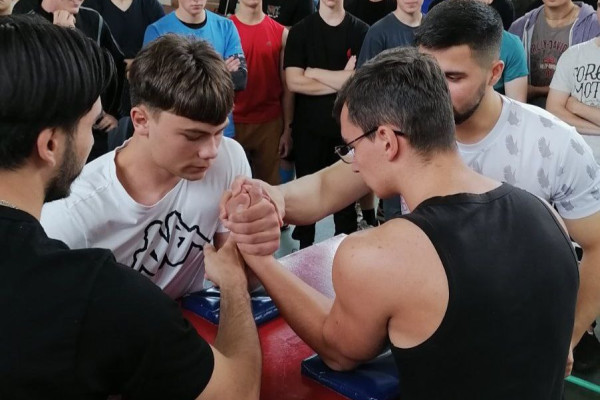 photo_5271881552374123793_y