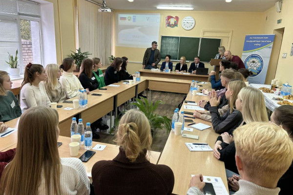 photo_5301098943578493676_y