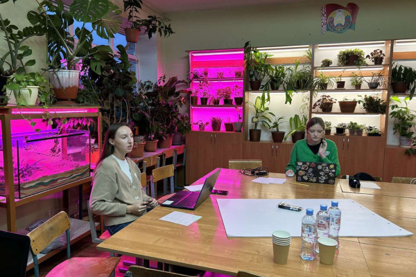 photo_5301098943578493677_y