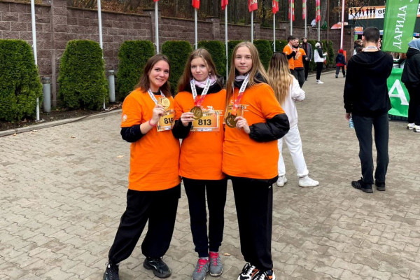 photo_5372835579005359053_y