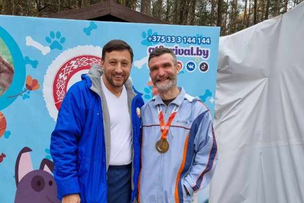 photo_5372835579005359055_y