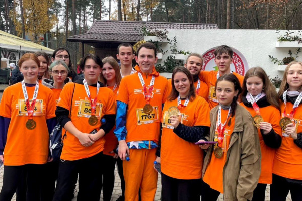 photo_5372835579005359057_y