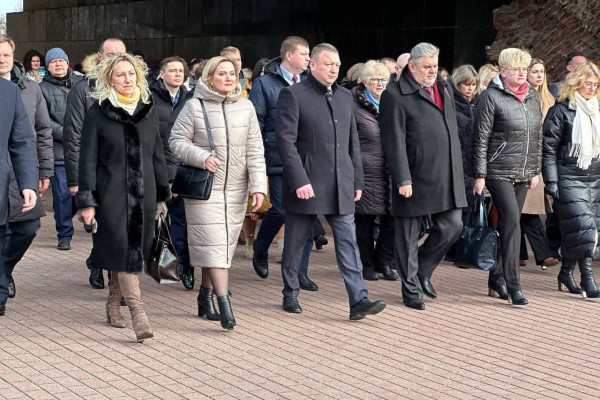 photo_5364211258905187791_y