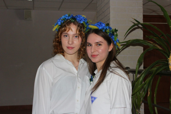 photo_5386688454852728539_y