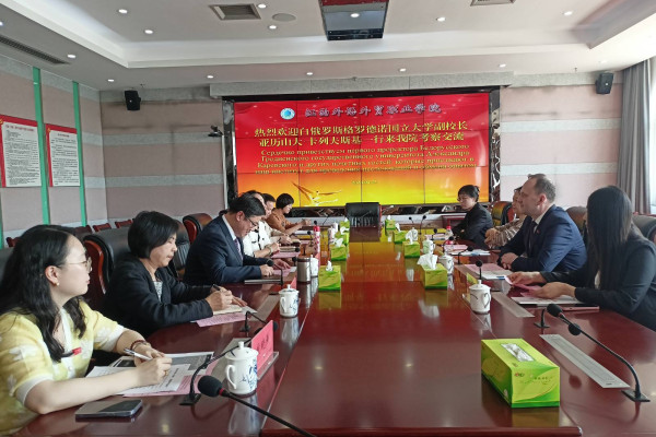 IMG-eda92b32ea9958e84142c51a4d65ca30-V