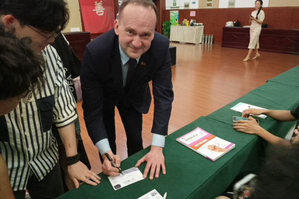 photo_5280626896062765369_y