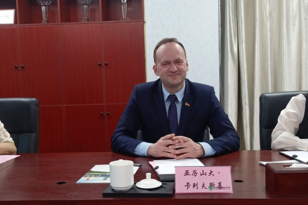 photo_5280626896062765372_y