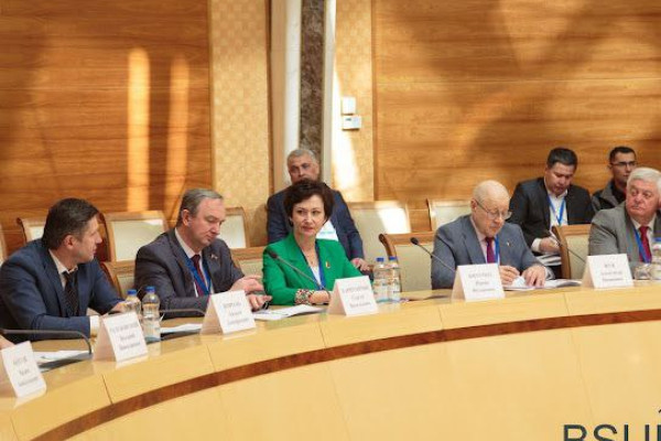 photo_5298556361593970540_x