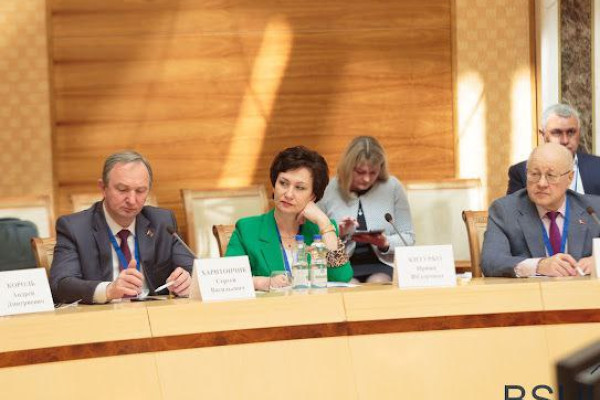 photo_5298556361593970541_x