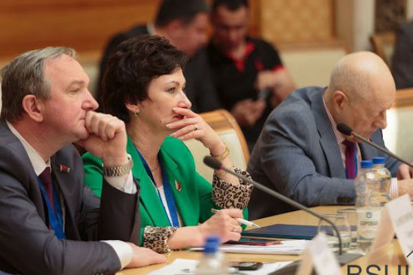 photo_5298556361593970545_x