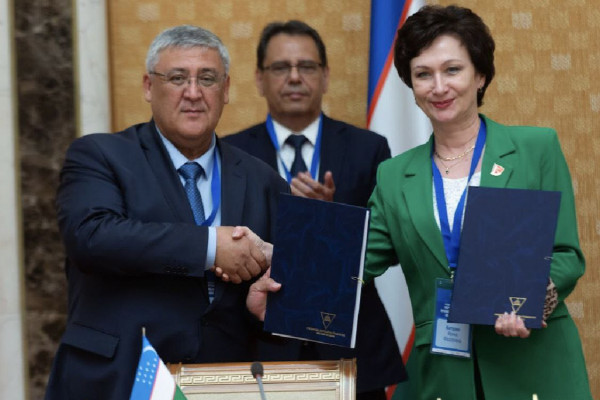 photo_5298556361593970547_y