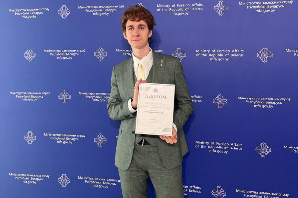 photo_5307900565457590403_y