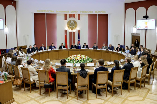 photo_5307900565457590406_y