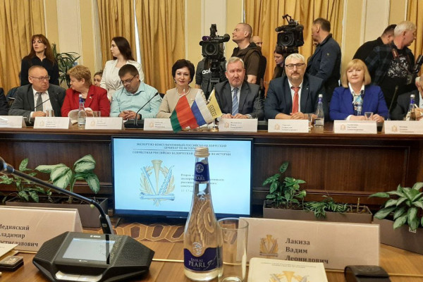 photo_5348538665544046220_y