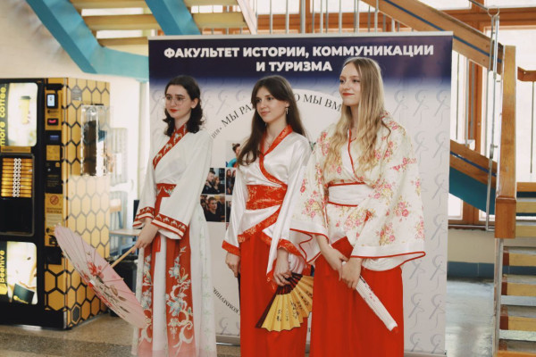 photo_5429481236952373427_y