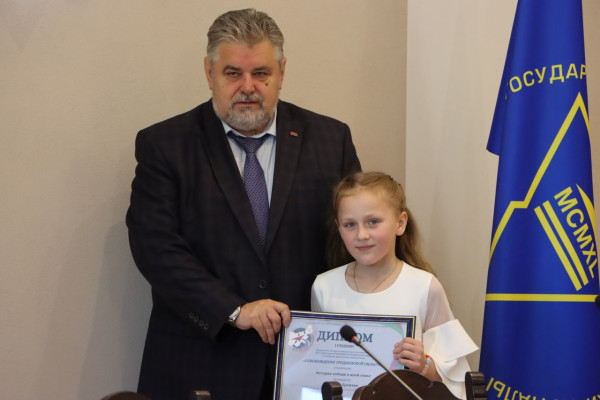 photo_5195130074477751893_y