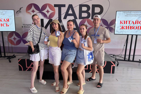 photo_5402530055176970704_y