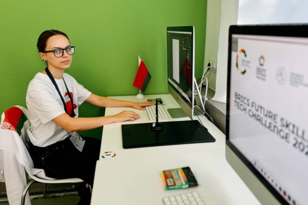 photo_5463208665940091246_y