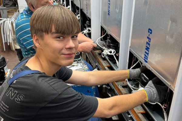 photo_5204467475113171860_y