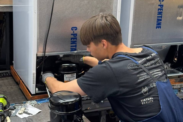 photo_5204467475113171862_y