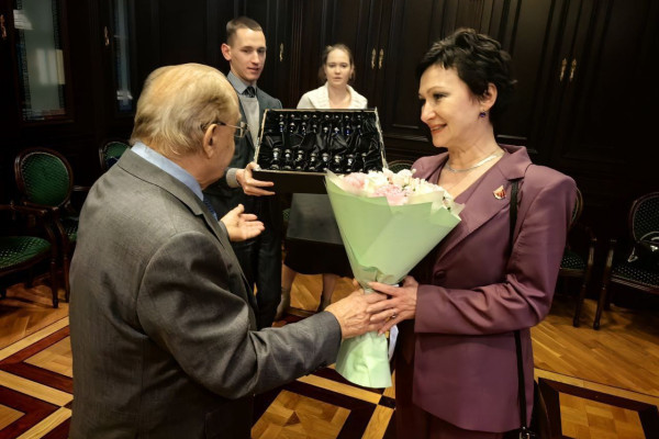 photo_5226681788997429232_y