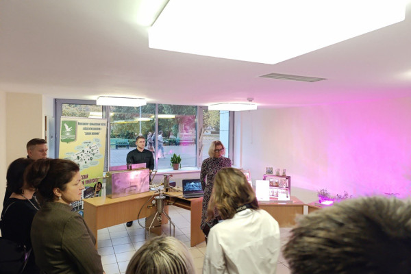 photo_5266961508422770549_y