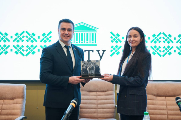 photo_5307890029902815604_y