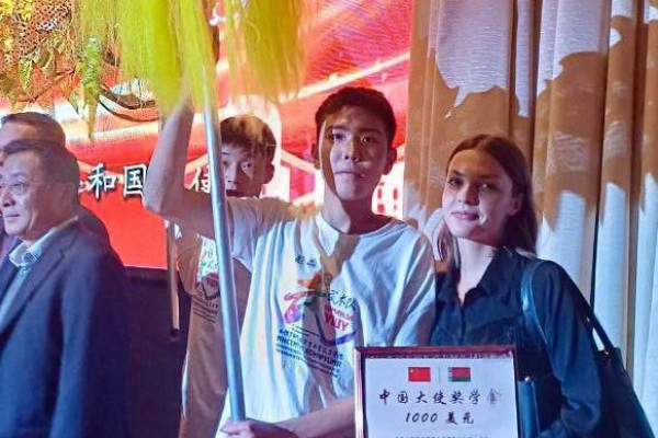 photo_5310224164239565055_y