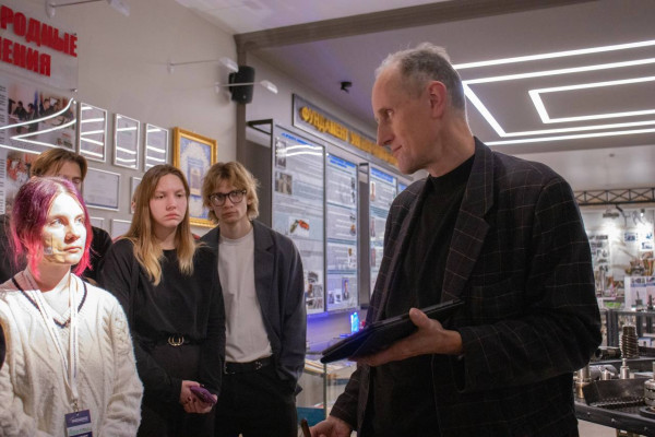 photo_5384337471359279321_y