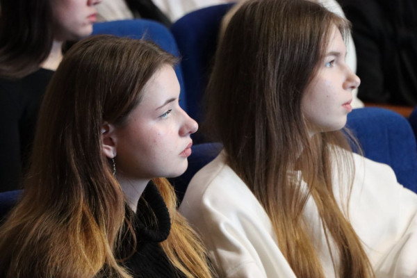 photo_5415939024679461648_y