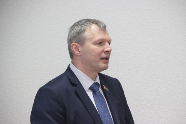 photo_5447118657592357384_y