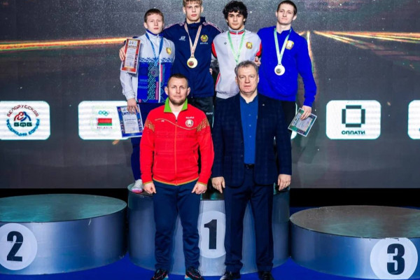 photo_5206515607577684550_y