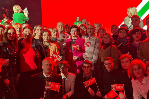 photo_5213419763211037308_y