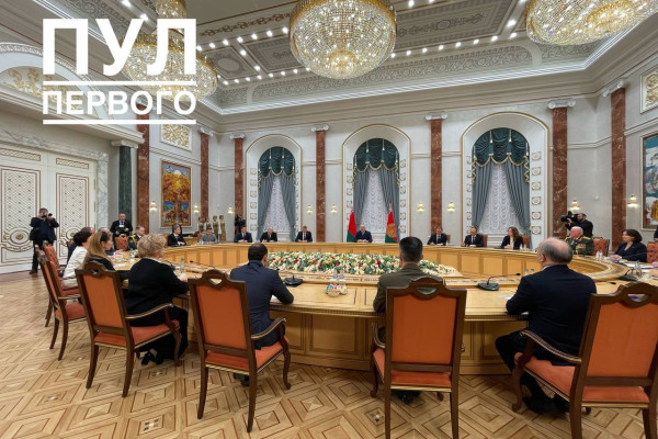 photo_5253834473458492853_y