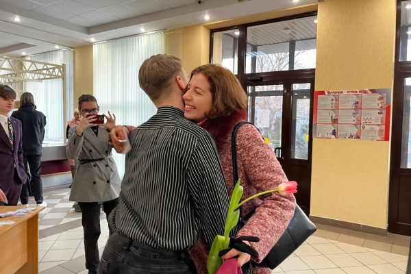 photo_5357337932547105045_y