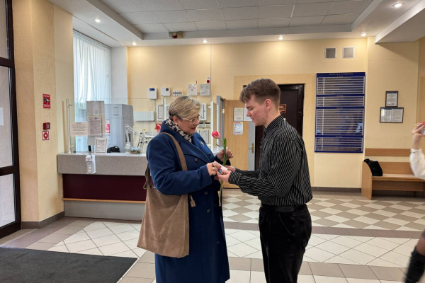 photo_5357337932547105046_y