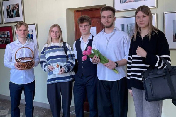 photo_5357337932547105051_x