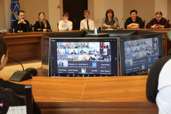 photo_5370879908596807273_y