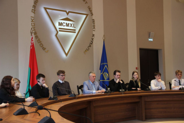 photo_5370879908596807275_y