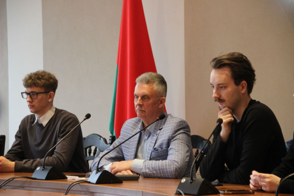 photo_5370879908596807277_y