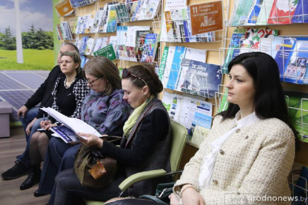 photo_5398075912098015506_x