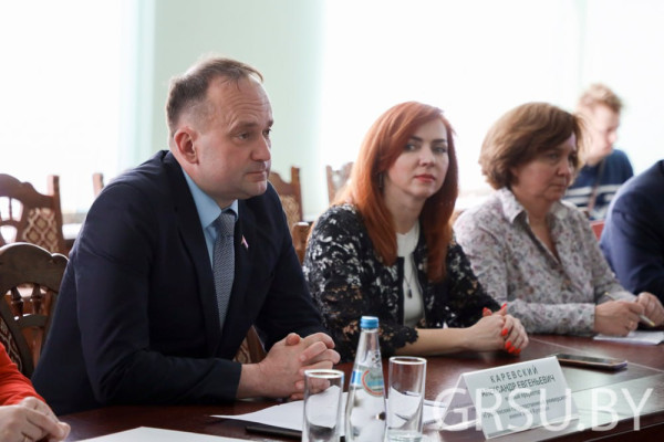 photo_5435976975555620052_y