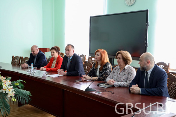 photo_5435976975555620054_y