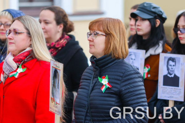 photo_5253836290229661330_y